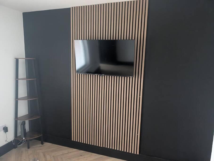 Modern 3Br Home - Private Parking - Tv In Every Bedroom Swansea Ngoại thất bức ảnh