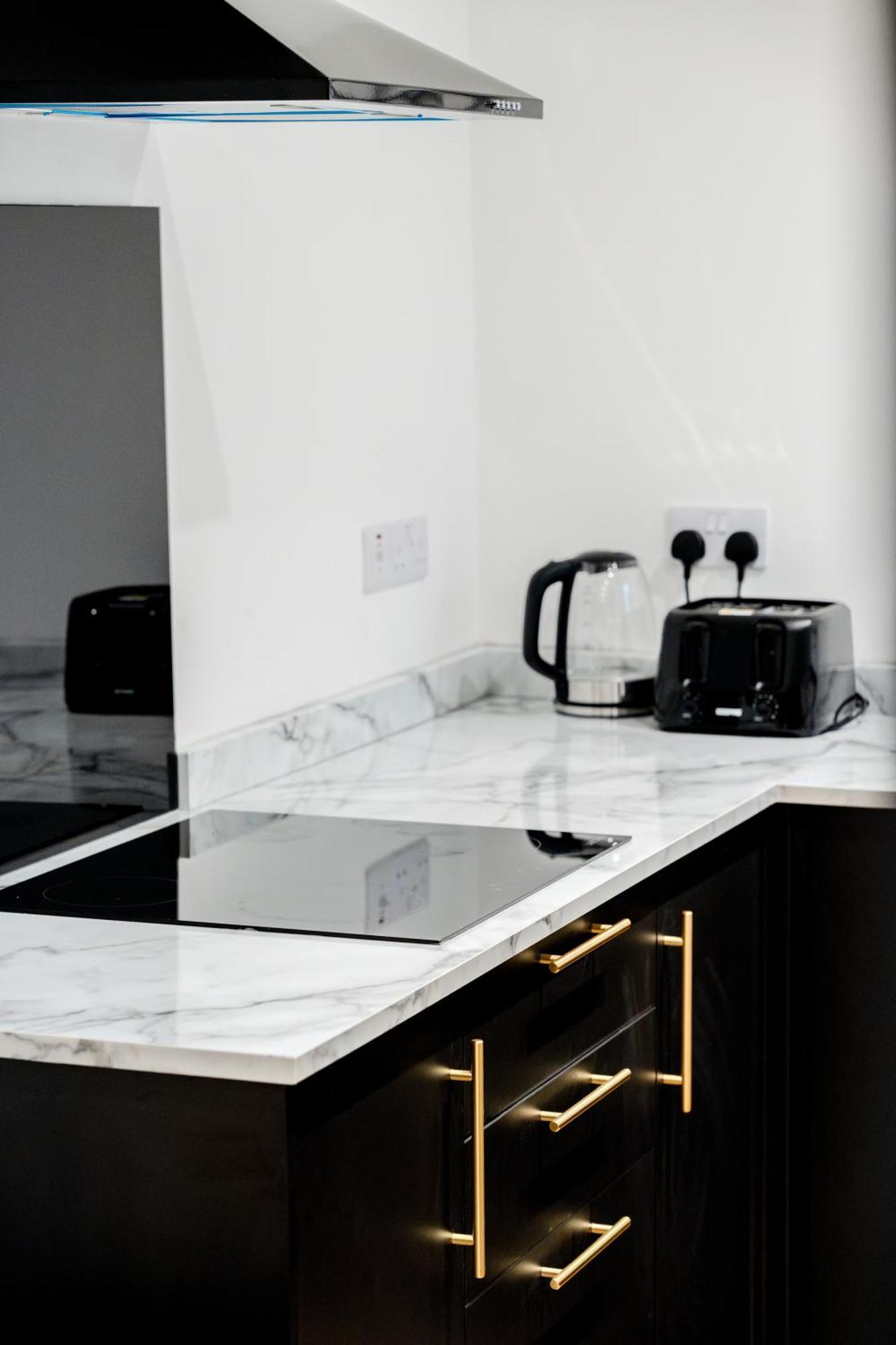Modern 3Br Home - Private Parking - Tv In Every Bedroom Swansea Ngoại thất bức ảnh