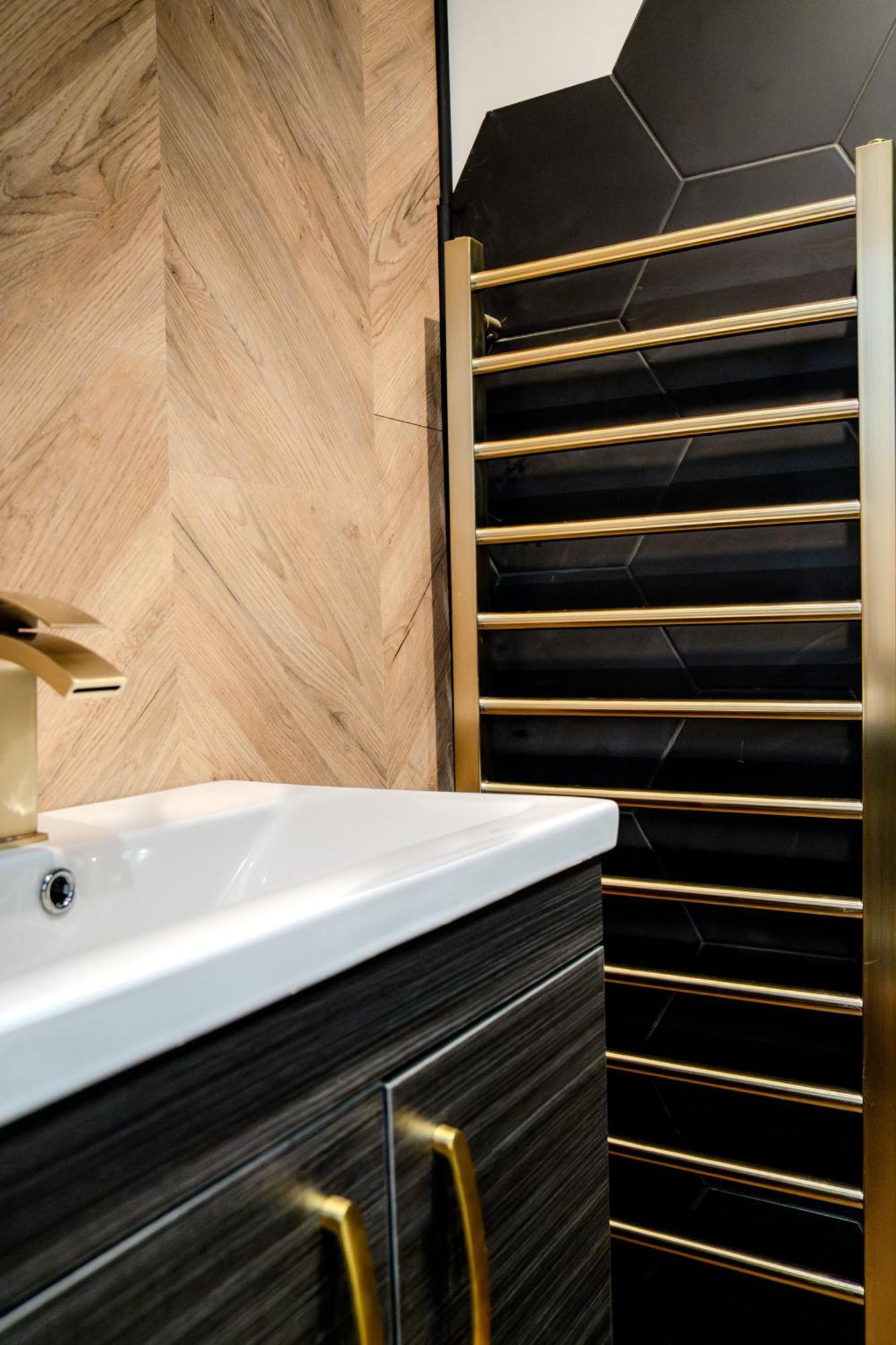 Modern 3Br Home - Private Parking - Tv In Every Bedroom Swansea Ngoại thất bức ảnh