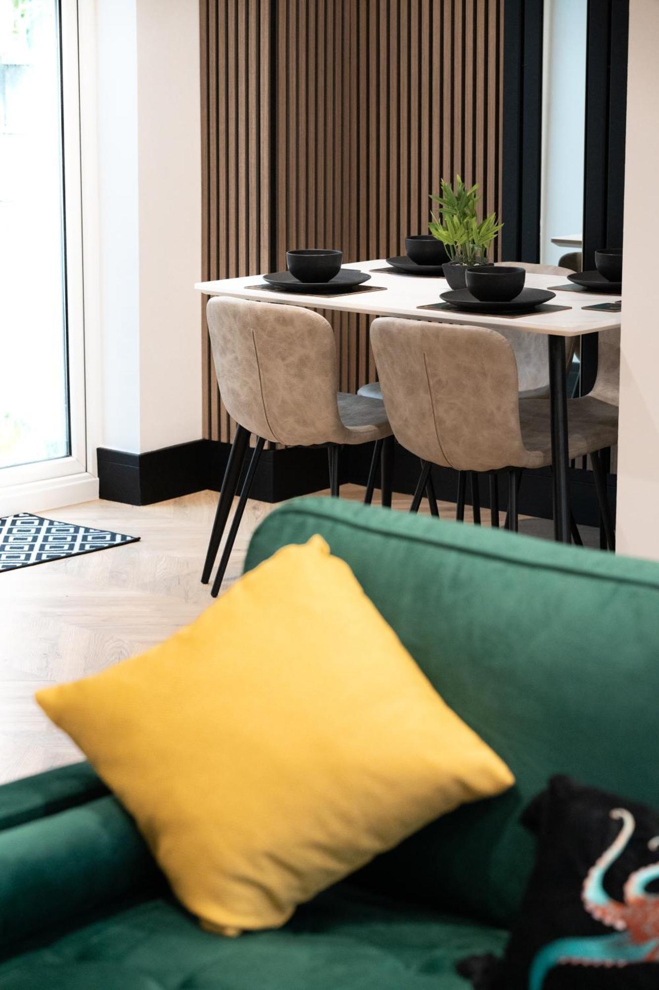 Modern 3Br Home - Private Parking - Tv In Every Bedroom Swansea Ngoại thất bức ảnh